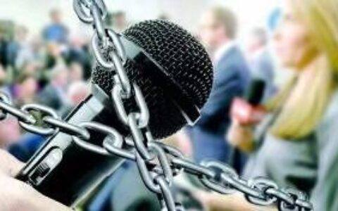 美国新闻界揭发情报机关