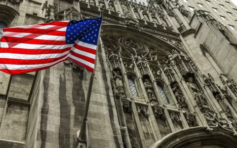 《会见新闻界》